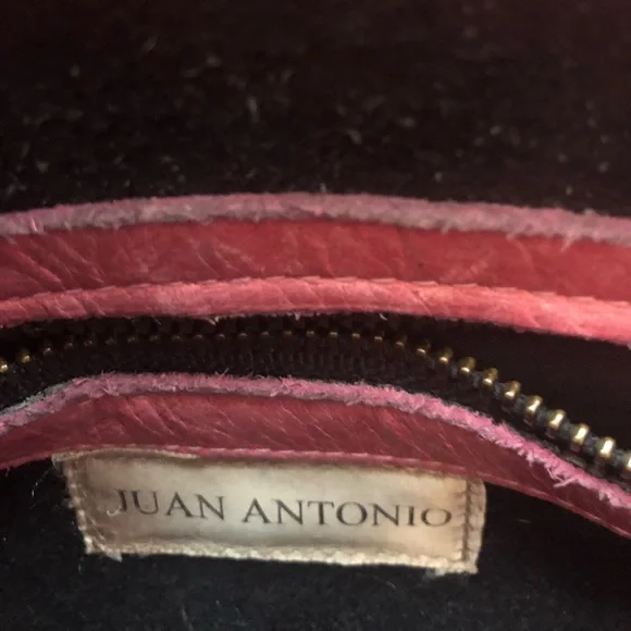 Juan Antonio hand-tooled and designed pink leather bag with everything you need! - Picture 14 of 16
